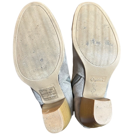 Qupid Taupe Suede Ankle Booties Stacked Block Heel Buckle Strap Side Zip Size 7M - Picture 7 of 7